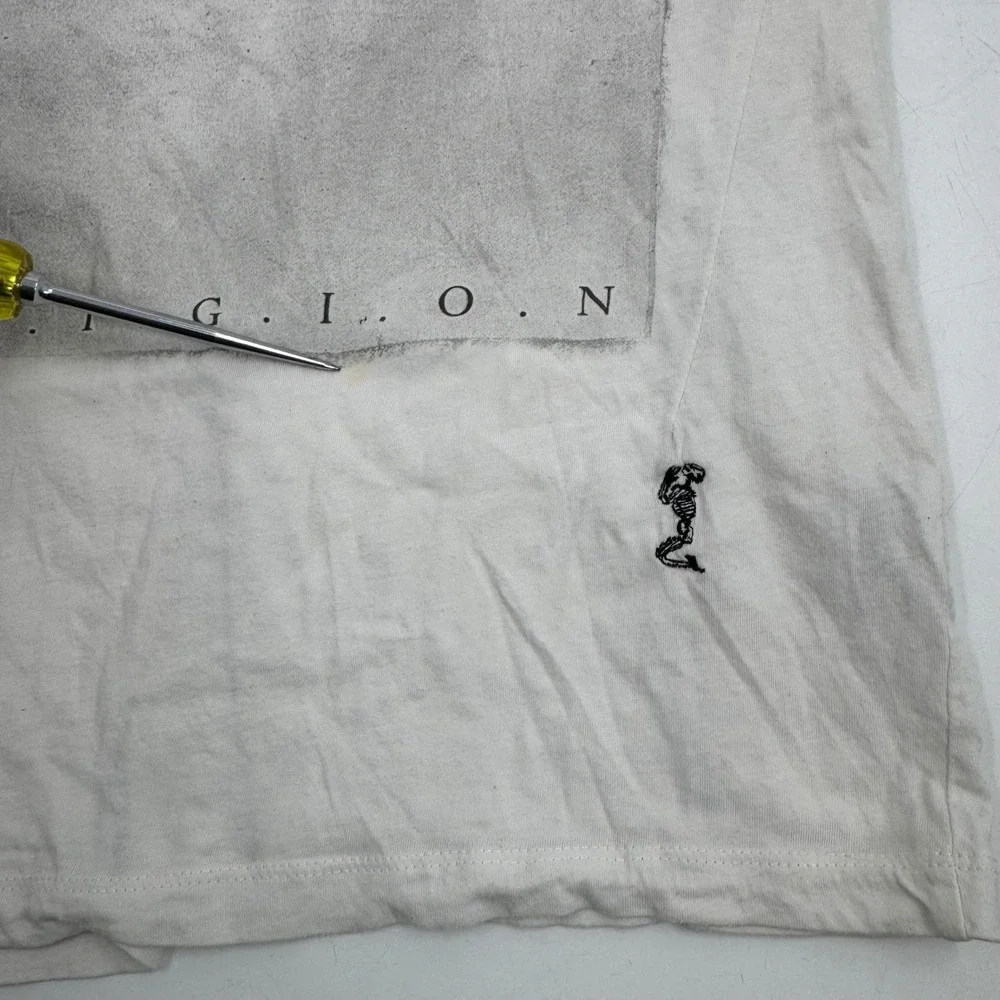 Religion Graphic Print T Shirt Mens Small Beige Tattoo Hand‎ Chain Portugal